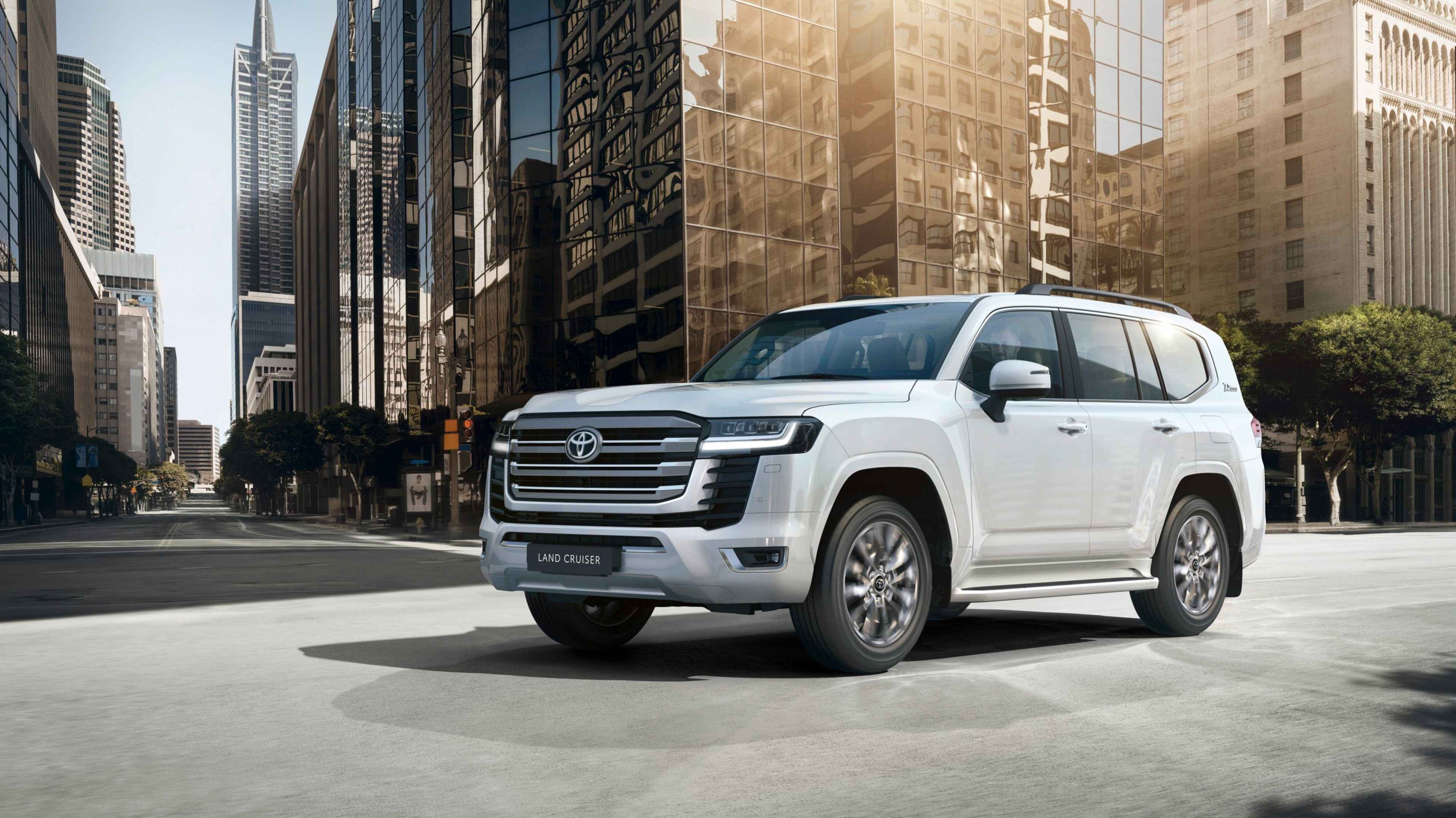 Toyota Land Cruiser Rental in Dubai